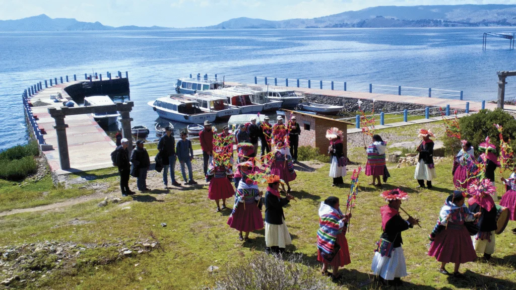 Tour Islas de los Uros, Amantaní y Taquile + Sillustani (3 Días / 2 Noches)
